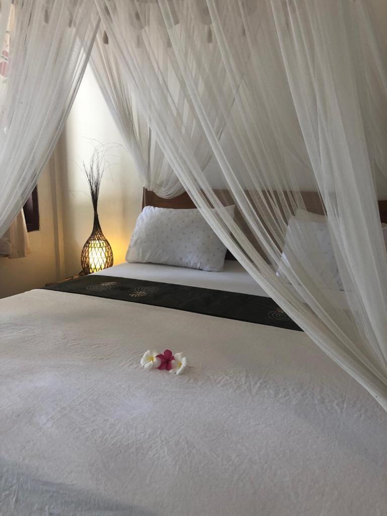 Biru Meno Beach Bungalows Gili Meno Eksteriør billede